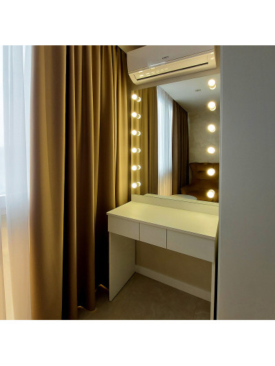 Меблированая спальня с ТВ зоной и туалетным столиком  - 1 2