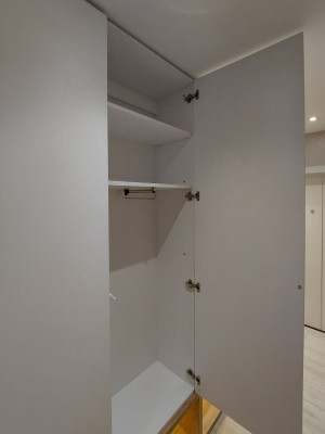 Шкаф и настенная вешалка в прихожую  - 5