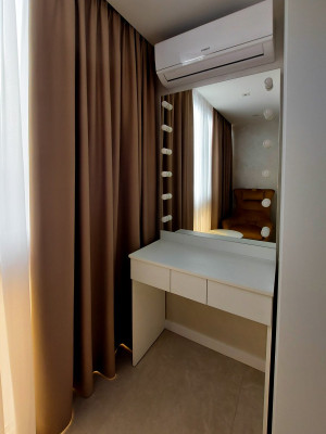 Меблированая спальня с ТВ зоной и туалетным столиком  - 3