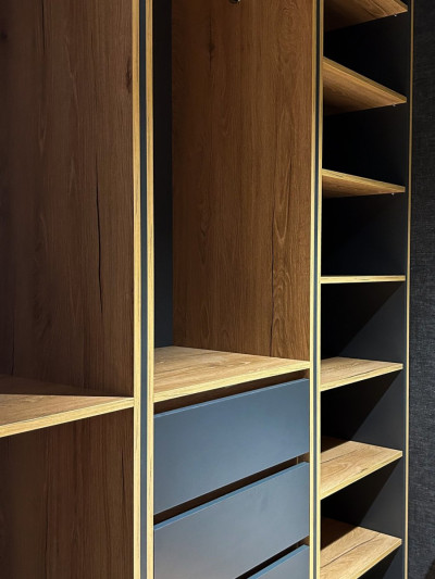 Гардеробна кімната у графітовому кольорі  - 1 2