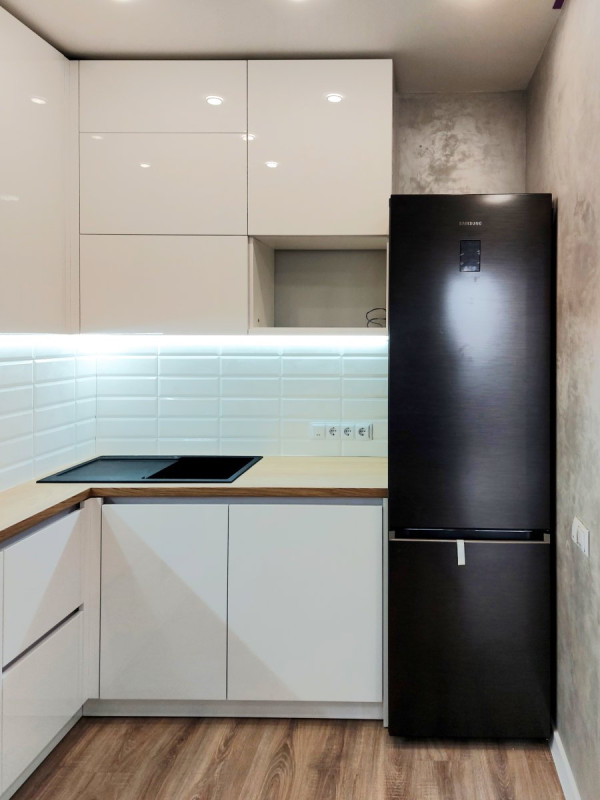 Ідеальна біла глянцева кухня для справжньої домогосподарки  - 1