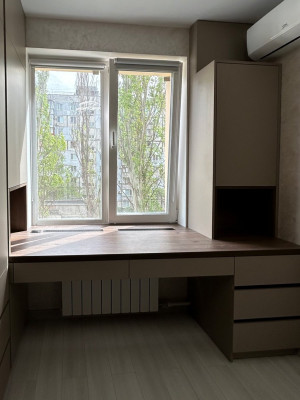 Уютный домашний офис возле окна в бежевых тонах Intertool - 5