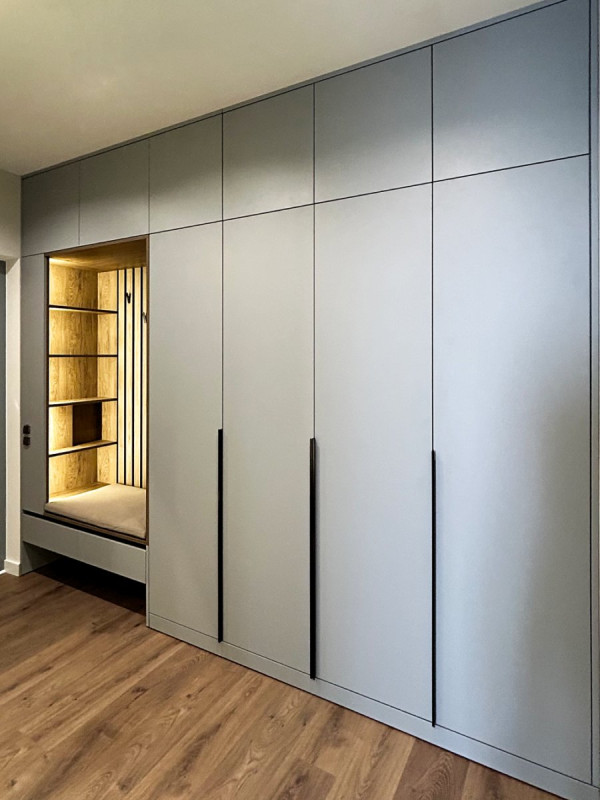 Минималистичний сірий передпокій із Pinterest  - 1