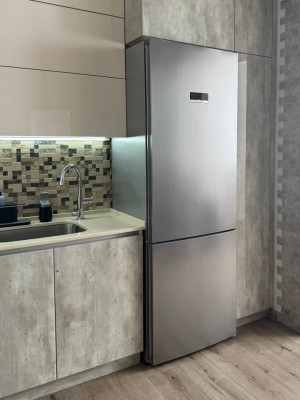 Кутова кухня у світлих тонах виготовлена із преміальних матеріалів  - 6