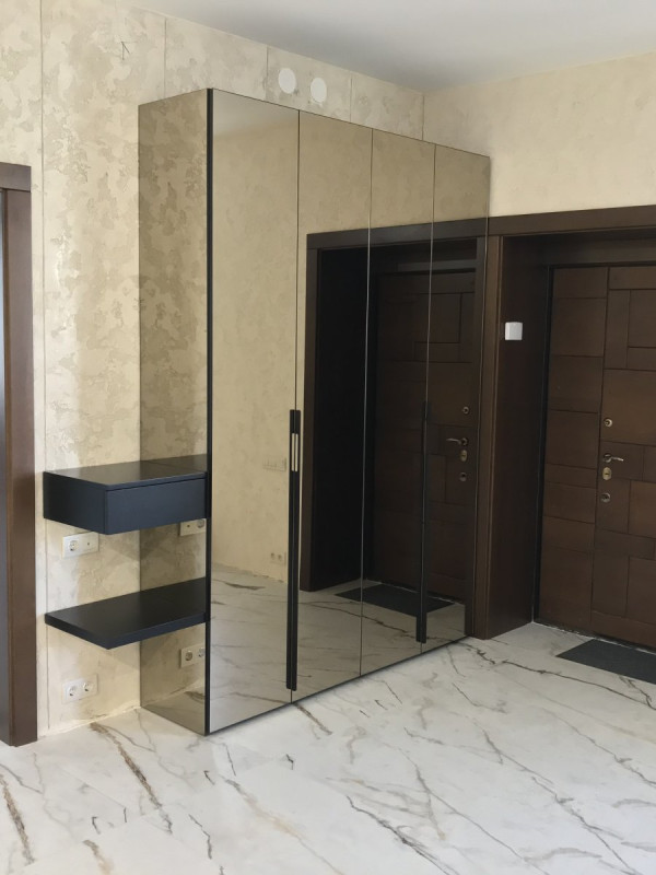 Дзеркальна шафа гармошка з прихованими комунікаціями  - 1