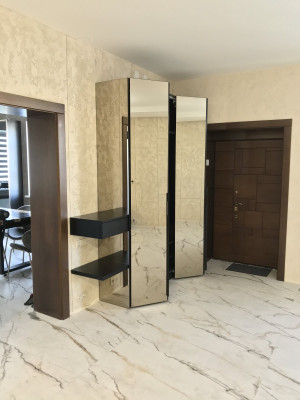 Дзеркальна шафа гармошка з прихованими комунікаціями  - 2