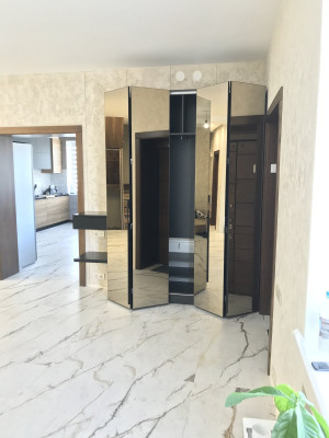 Дзеркальна шафа гармошка з прихованими комунікаціями  - 3