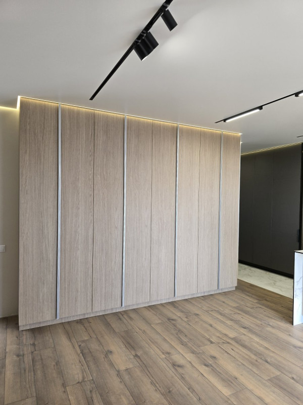 Зеркальный шкаф гармошка со скрытыми коммуникациями  - 1