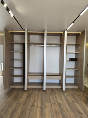 Зеркальный шкаф гармошка со скрытыми коммуникациями  - 2