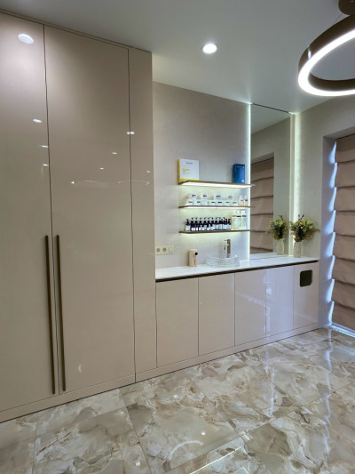 Medical Beauty Dermatology & Cosmetology — меблювання преміум салону краси  - 1 2