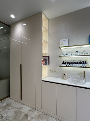 Medical Beauty Dermatology & Cosmetology — меблювання преміум салону краси  - 3
