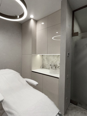 Medical Beauty Dermatology & Cosmetology — меблировка премиум салона красоты  - 7