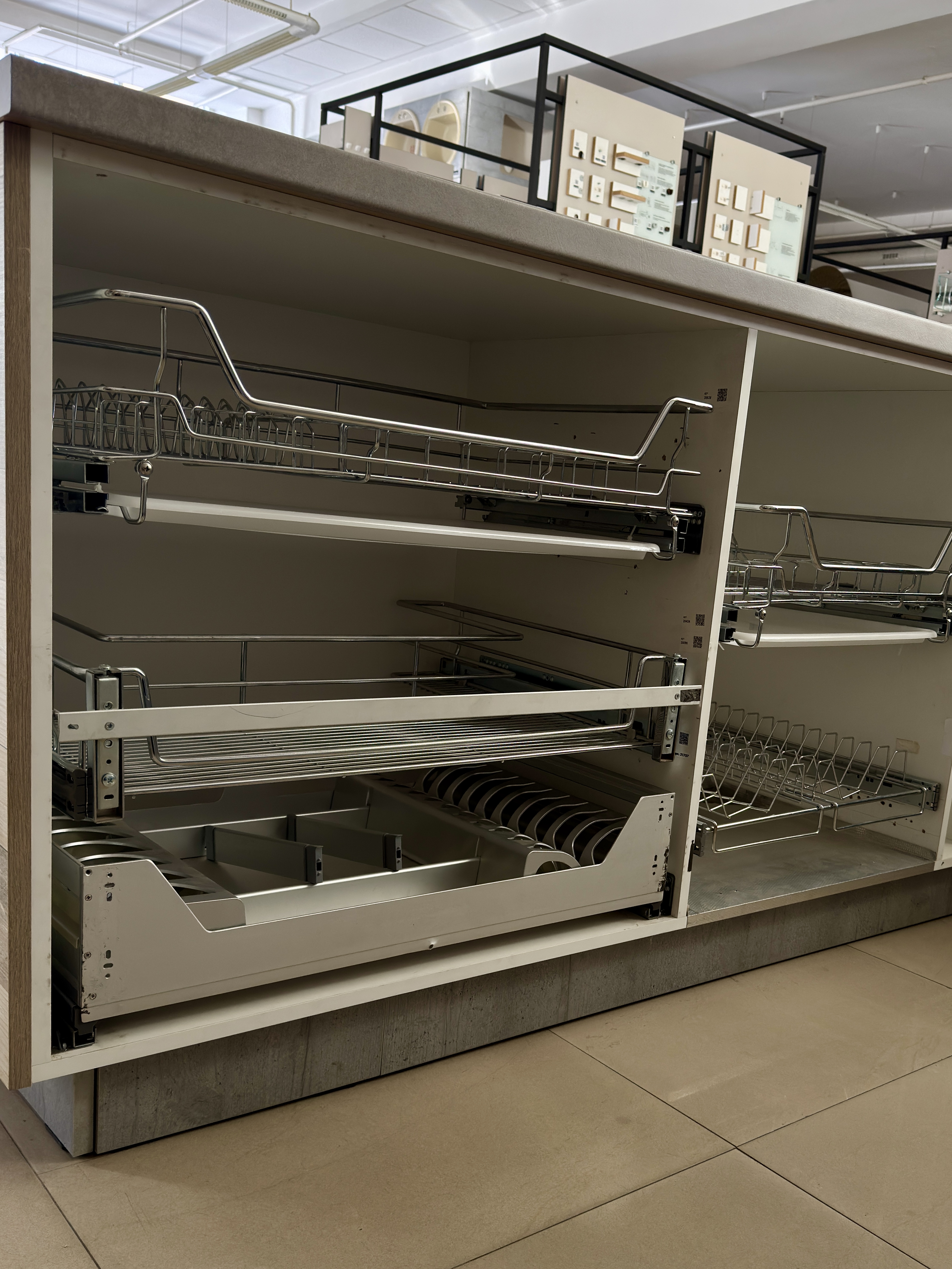 Стенд з карго системами для кухні - 1 поверх