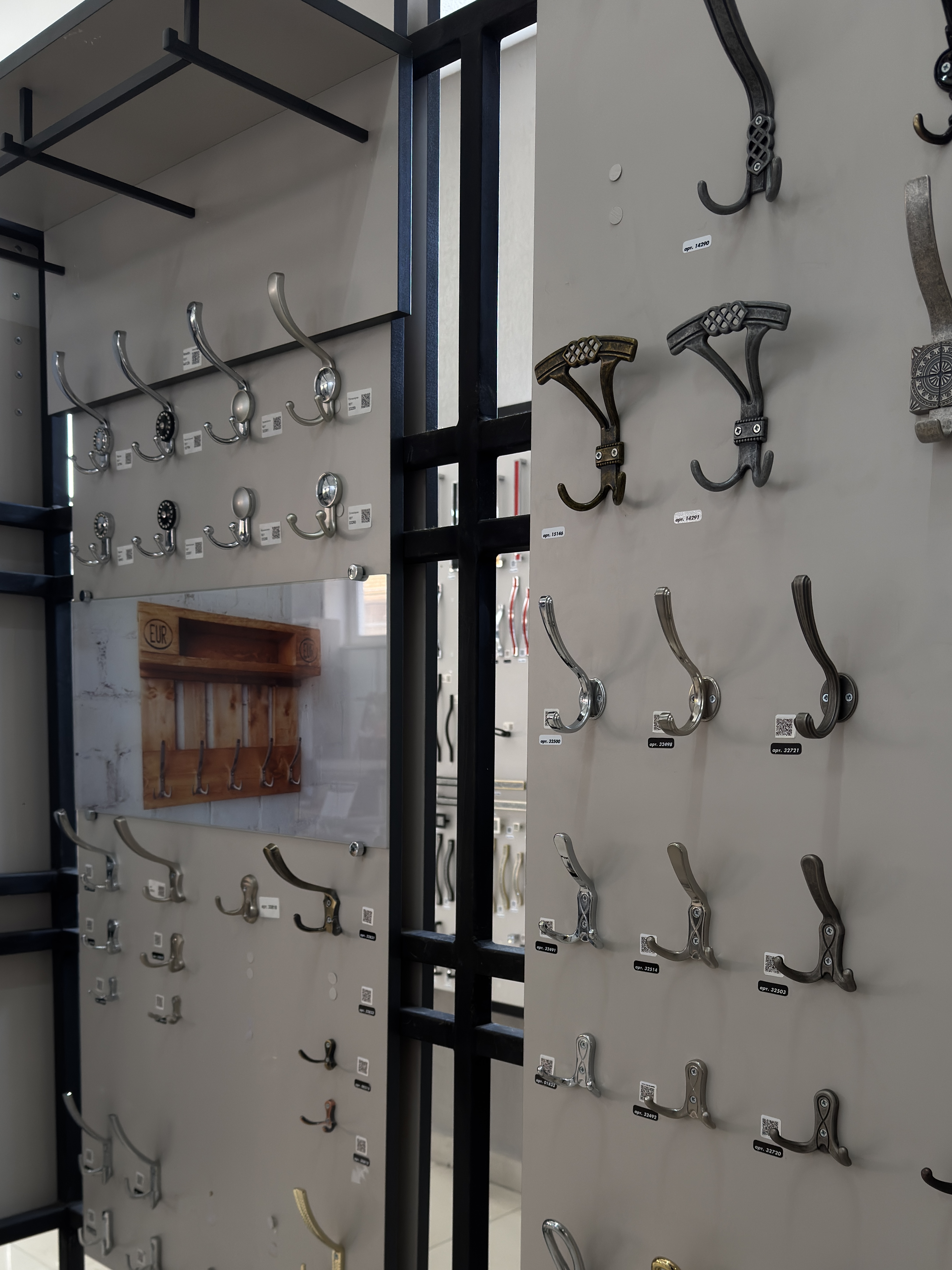 Стенд з меблевими крючками - 1 поверх