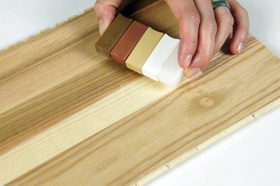 Реставрация столешницы воском. Parquet Repair Stick.